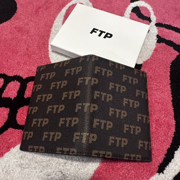 FTP Logo Repeat Card Holder – One Size – Brand New - Picture 2 of 7